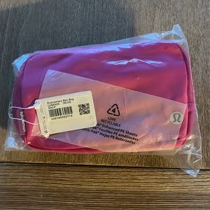 Lululemon Everywhere Belt Bag - Sonic Pink NWT